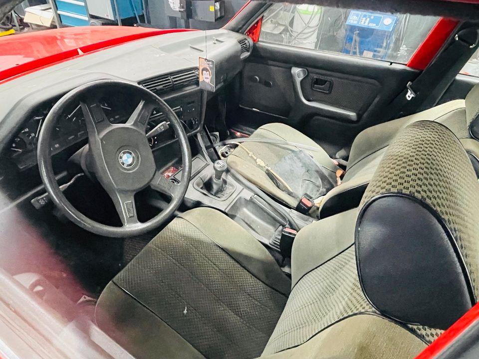 BMW 320i e30 in Oberhausen