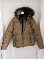 Neue stylische Winterjacke von Hollister Frankfurt am Main - Eschersheim Vorschau