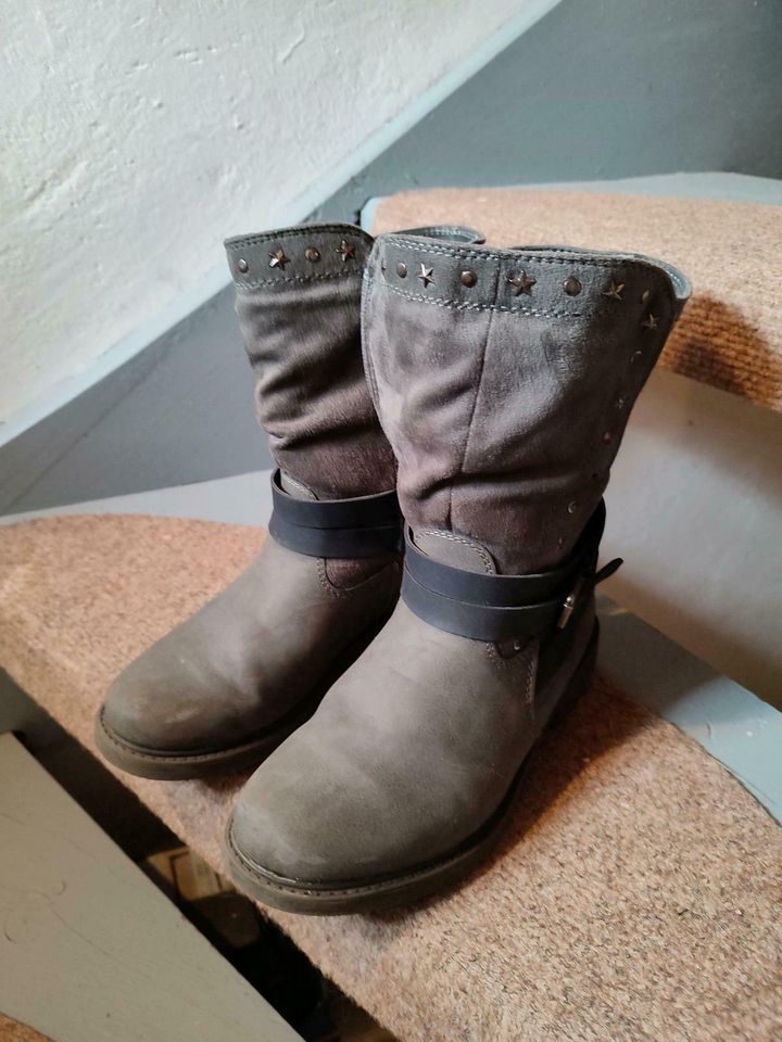 Mädchen Winterstiefel Gr. 34 in Lingen (Ems)