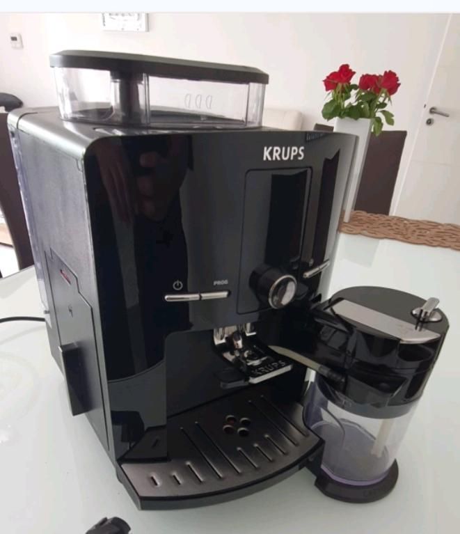 Krups EA829 Kaffevollautomat in Tamm