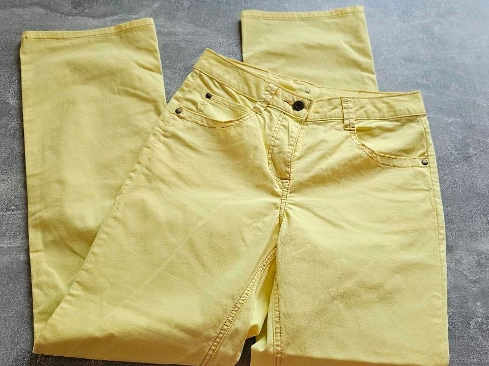tolle Neuwertige gelbe Jeans von *Via Cortesa* in der Gr. 38 in Berlin