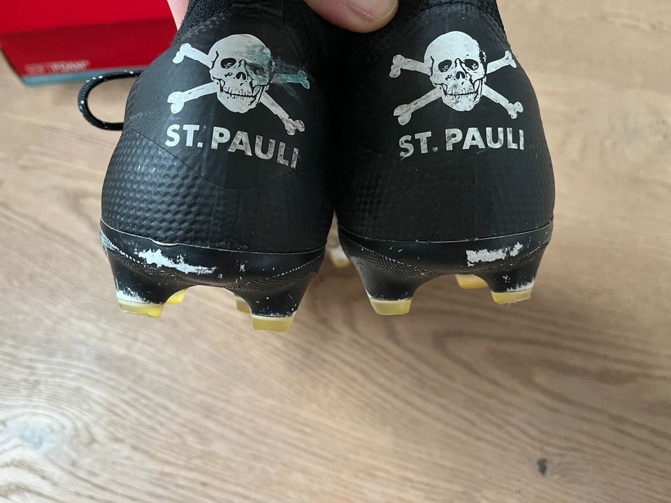 Fußballschuhe Puma Future St. Pauli Limited Edition FG/AG 44 in Wedel