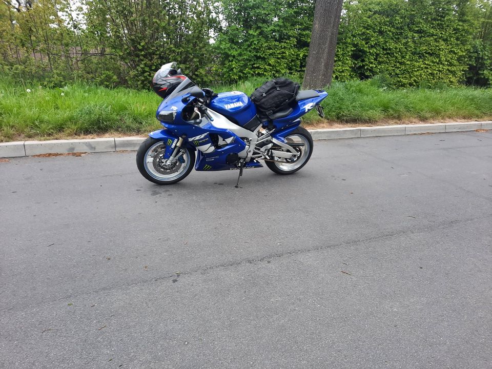 Yamaha R1 RN01 mit Austauschmotor 28Tkm in Rendsburg