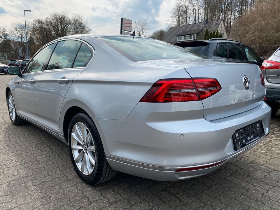 Volkswagen Passat Lim. Highline BMT/Start-Stopp R-LINE PANO in Alfeld (Leine)