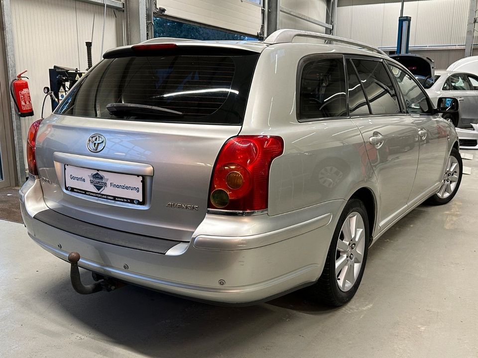 Toyota Avensis Kombi 1.8 Executive,AHK,SHZ,Scheckheft in Hannover