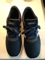 Adidas Turnschuhe Sneaker Neu Gr. 42 Bremen - Obervieland Vorschau