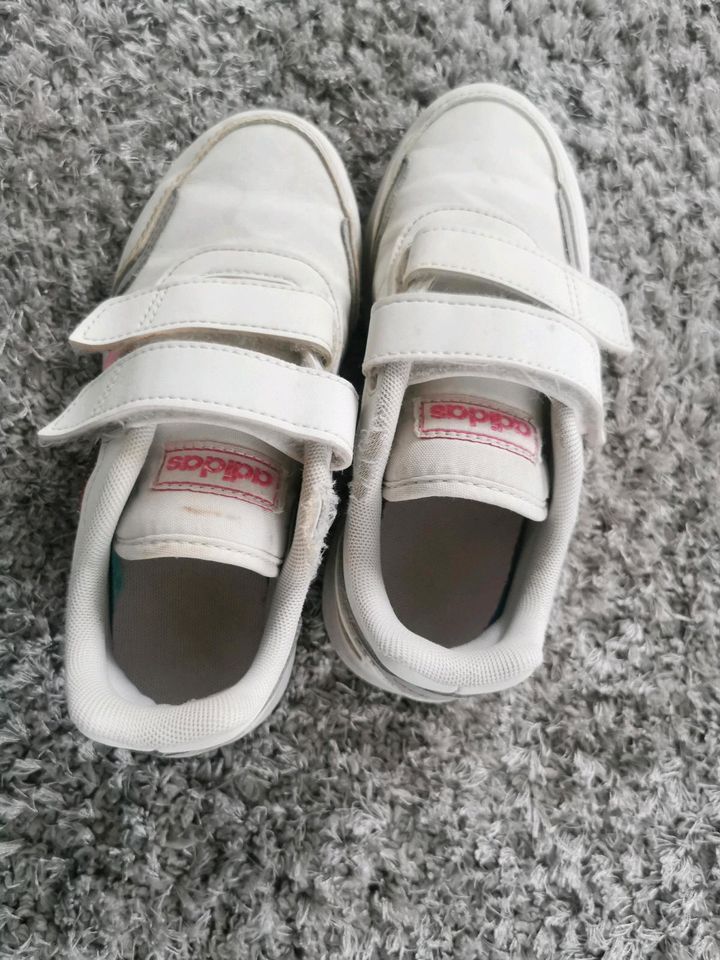 Schuhe Gr. 31 adidas Sportschuhe Mädchen Kinder in Memmingen
