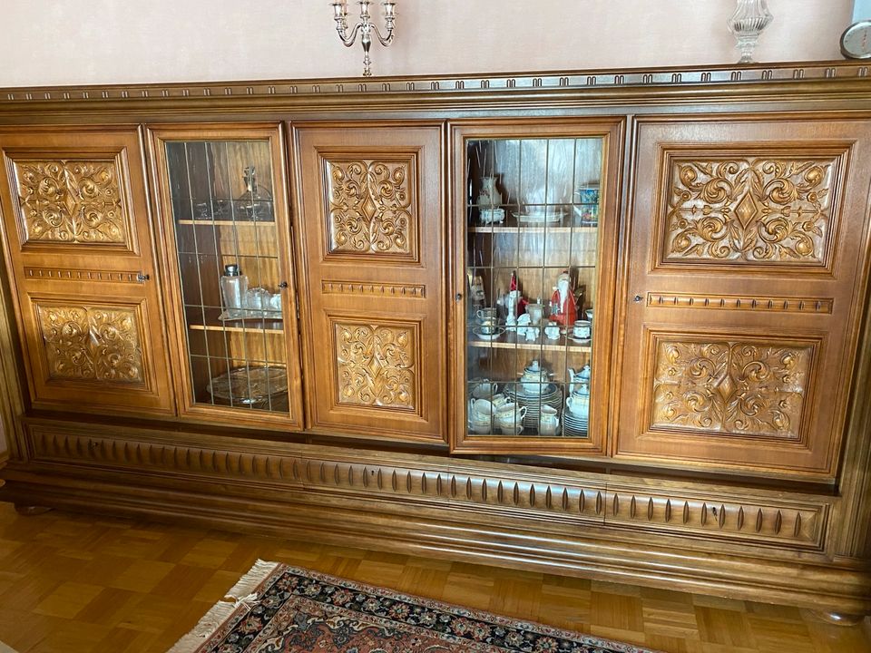 Schöner antiker Wohnzimmerschrank Holz in Bellingen