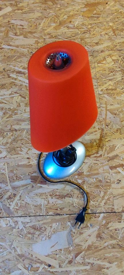 Lampe in orange/silber in Vellmar