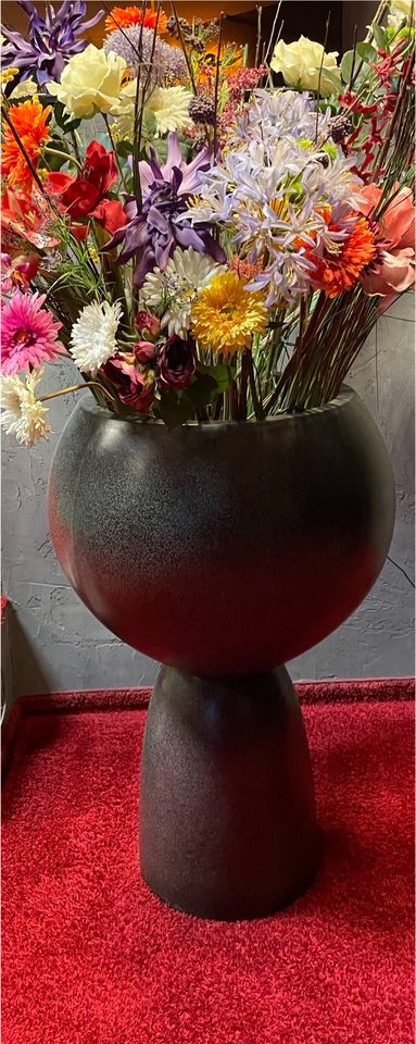 Skulptur Vase / Blumentopf groß minimalistisch in Kenzingen