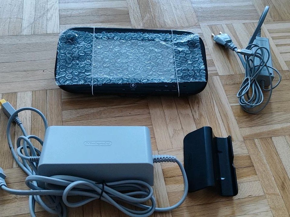 [Direkt-Kauf] Wii U Ersatzteil-Set --- Gamepad + Netzteil etc. in Regensburg