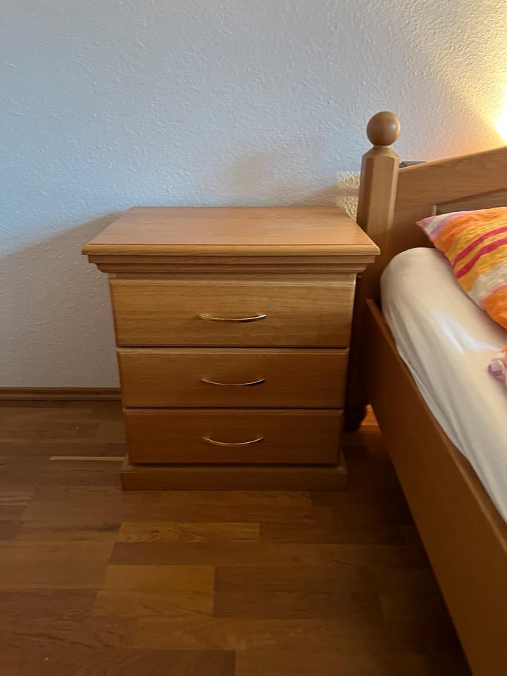 Eichenbett Bauernbett Landhausstil Tischler Vollmassiv Kommode in Ankum