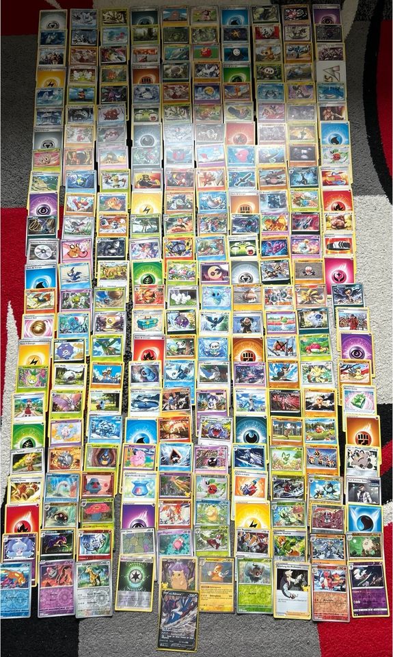 243 Pokemon Karten mit 35 Glitzerkarten in Hamburg