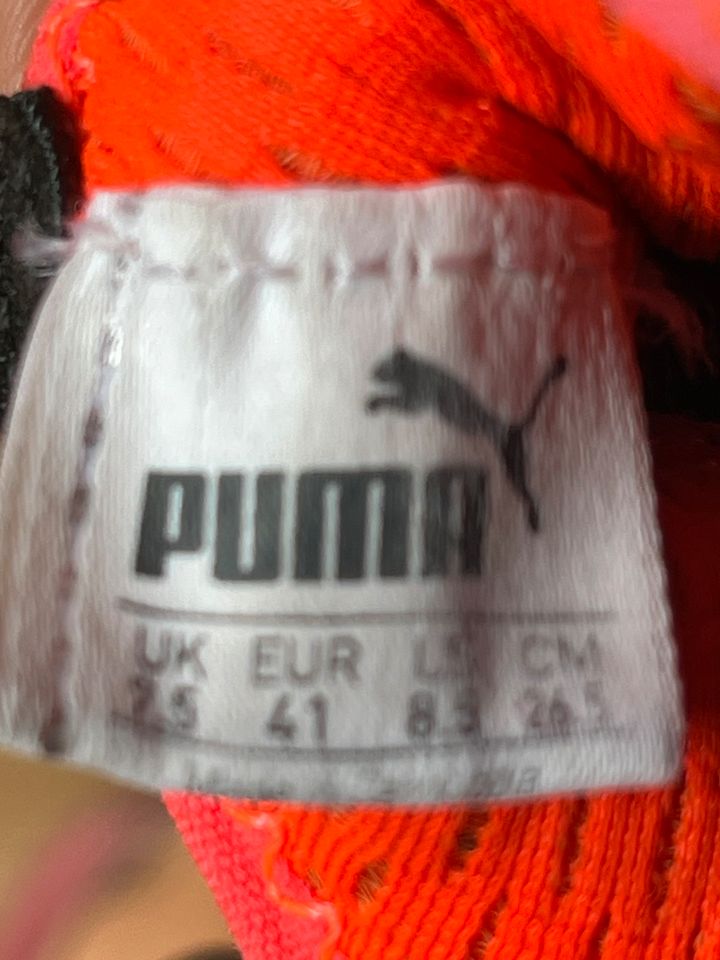 Puma Fußball Schuhe 41 Neuwertig * Versand möglich * in Frankfurt am Main