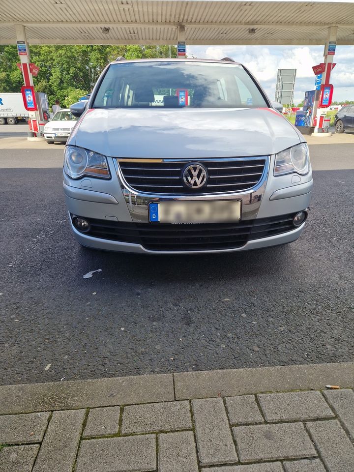 VW Touran zu verkaufen in Frankfurt am Main