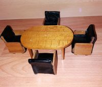 Puppenhaus 1:12, Tisch mit 4 Stühlen mit Echtlederbezug Rheinland-Pfalz - Waldbreitbach Vorschau