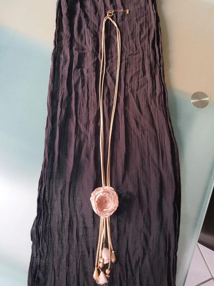 Halskette im Boho-Style Leder Modeschmuck in Scheyern