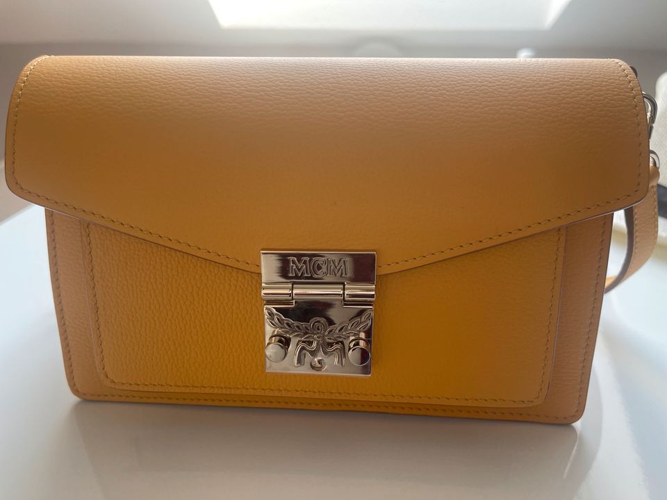 Original! MCM Crossbody Tasche in Gelb in Heilbronn