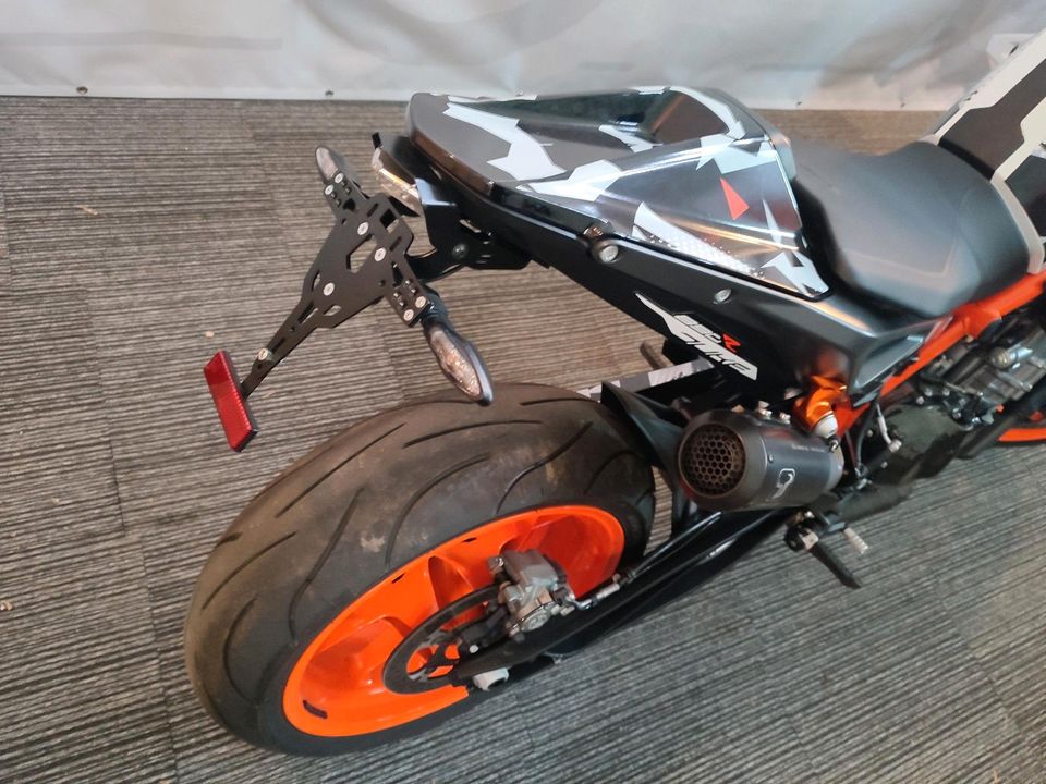 KTM 890 Duke R Dekor IX Race Finanzierung möglich in Hainichen