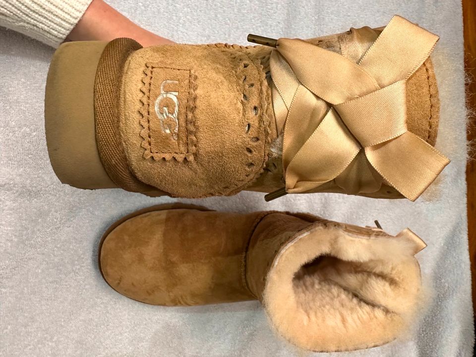 Ugg Australia Boots Chestnut Schleife Limited Edition Größe 36 in Hagen am Teutoburger Wald