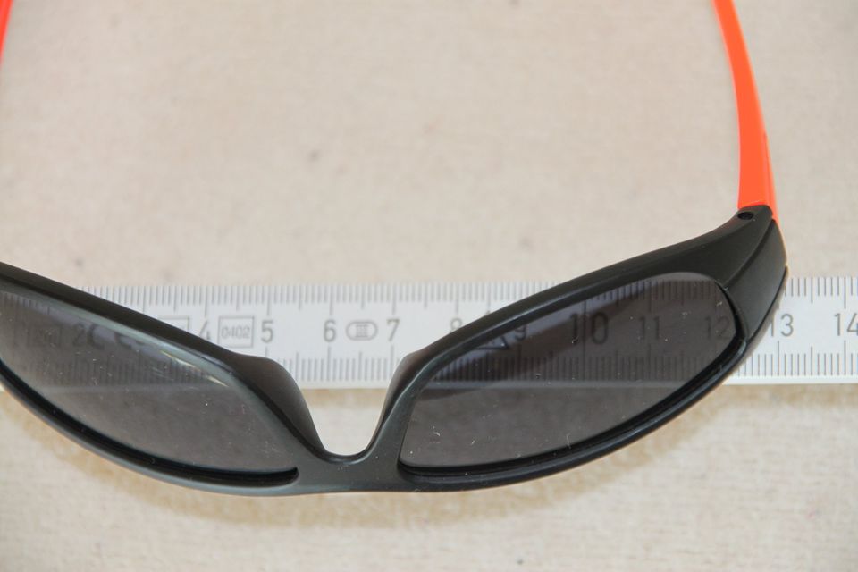 Kindersonnenbrille, orangen Bügel CE geprüft in Beckum