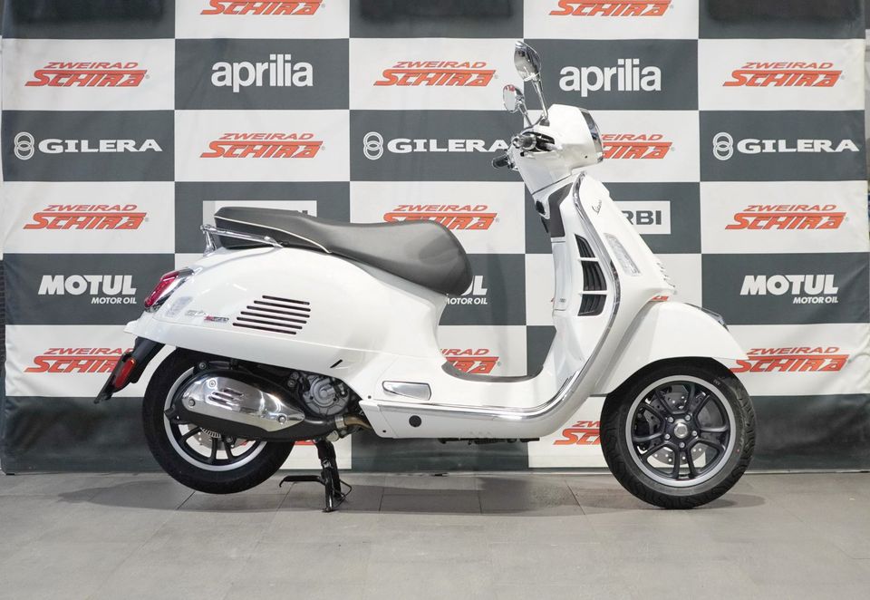 Vespa GTS 300 Super Neu Euro 5 in Kassel