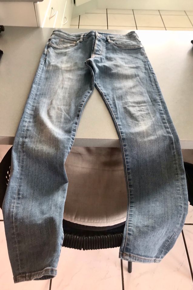 Skinny Jeans von H&M Gr. 32 in Remscheid
