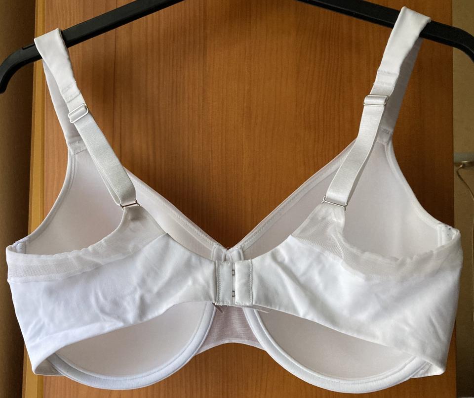 TOP! Triumph BH weiß 85E Body Make Up Minimizer breite Träger in Berlin
