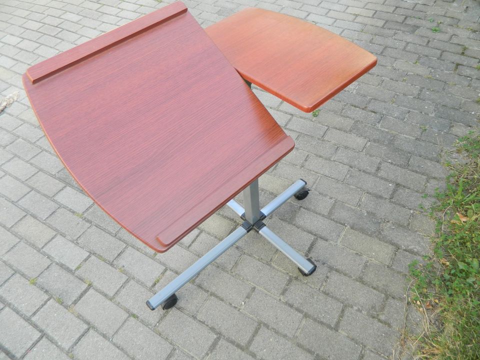 Laptoptisch 67 cm mal 45 cm höhenverstellbar in Putzkau