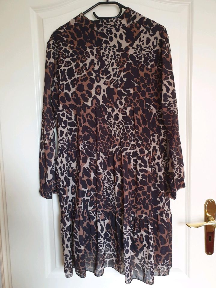 Langarm Kleid mit Leoparden Muster 38 in Halstenbek