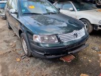 Vw passat 3b Scheinwerfer Rücklichter Felgen Kühlergrill Duisburg - Duisburg-Süd Vorschau