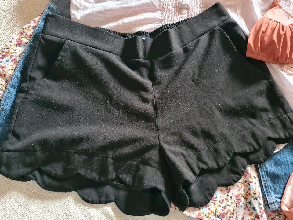 Kleiderpaket Rock Jeans Shorts Bikini Bluse H&m only L 40 in Braunfels