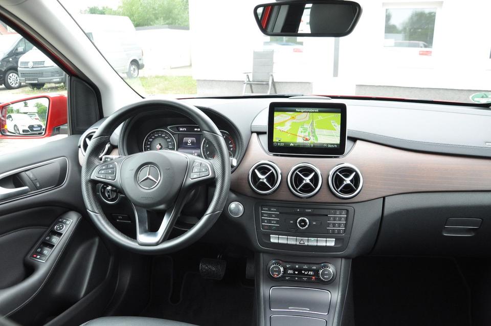 Mercedes-Benz B 250 CGI 7G-DCT LEDER-NAVI-LED-RKAM-KEYLESS GO in Teltow