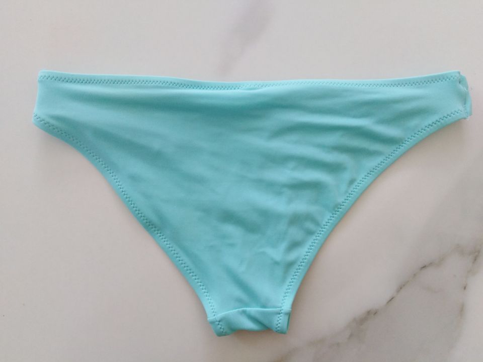 Bikinihose türkis mit Metallspange und Perlen, S 36 neu in Straßkirchen