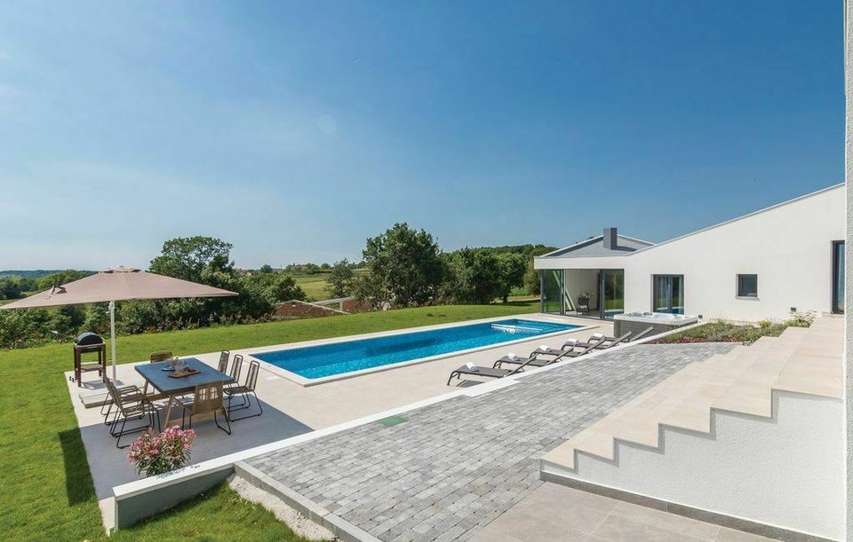 Ferienhaus mit Pool in Velavala (Kroatien) für 8 Personen in Stuttgart