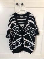 Schwarz-weiß gemusterte Strickjacke mit kurzen Ärmeln von Tezenis Bayern - Würzburg Vorschau