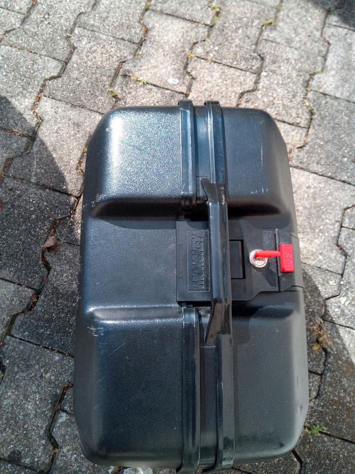 Topcase GIVI  inkl. Grundplatte. in Nürtingen