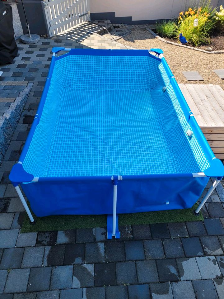 Intex Pool 2mx3m mit Pumpe in Bad Dürrheim