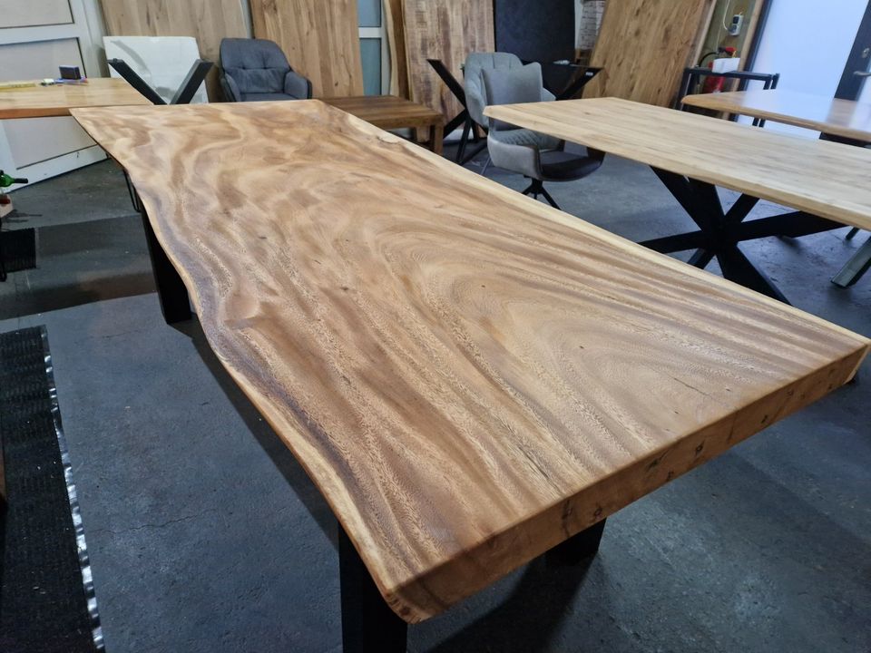 Esstisch Baumkante Suar 240cm Massiv Holz Tisch 1 Stück Unikat in Bad Schwartau