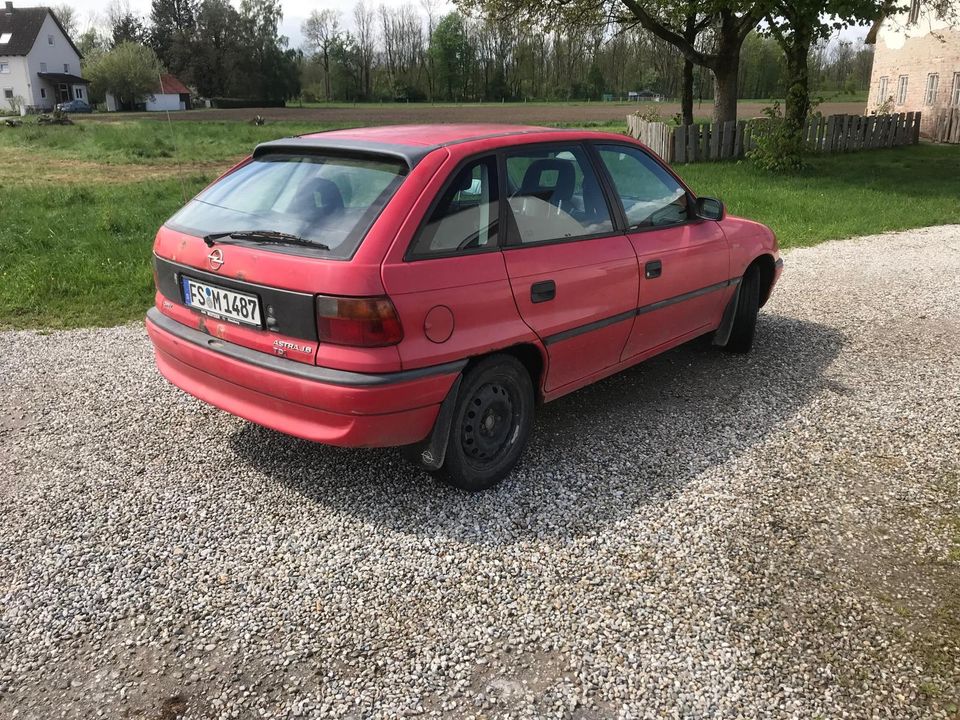 Opel Astra  F 1.6 in Haag a.d.Amper