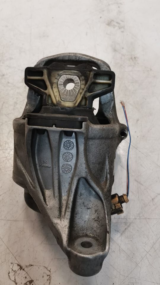 Original AUDI A4 B9 Motorhalter Mototräger 8W0199371AT in Hannover