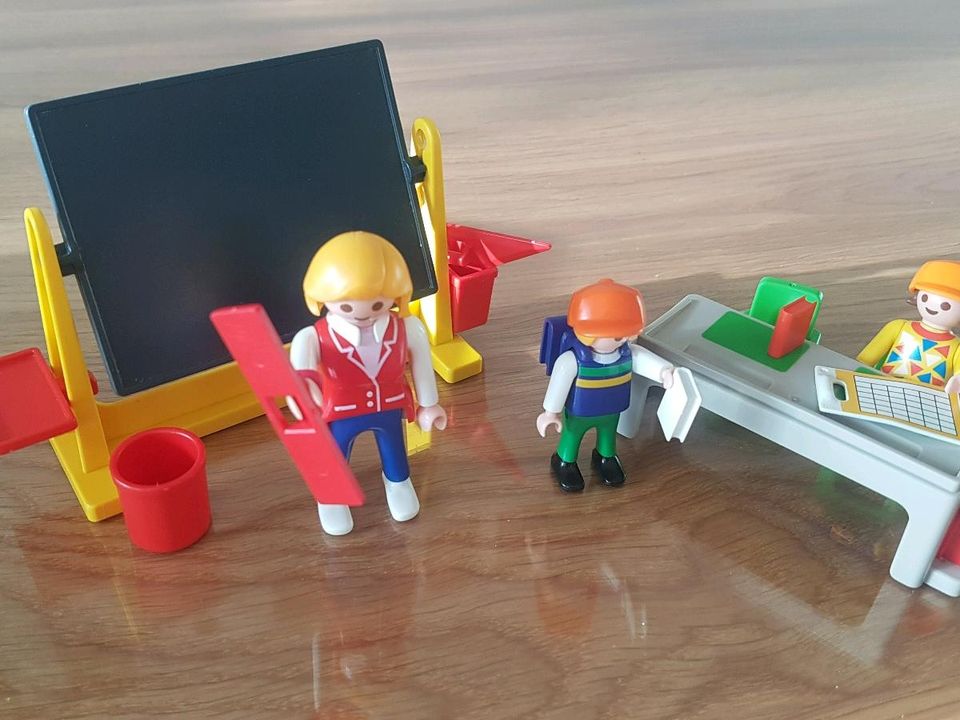 3084 Playmobil Klassenzimmer in Jengen