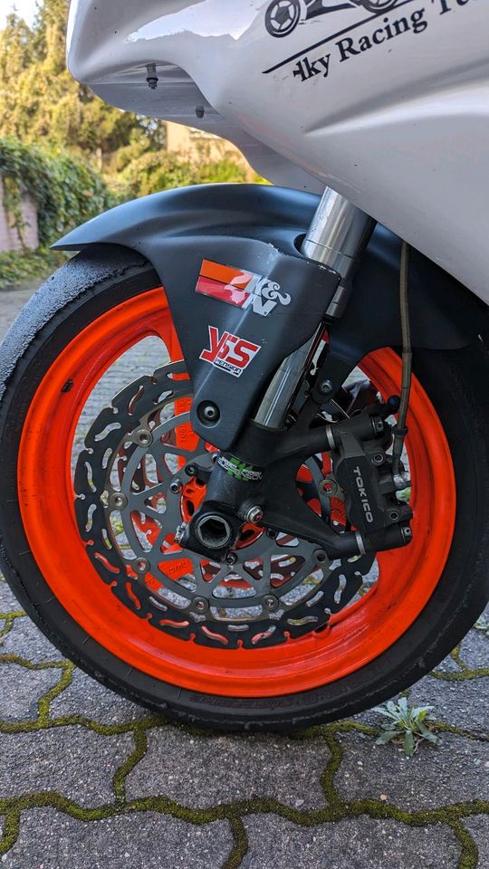 HONDA CBR 1000 RR SC57 Racebike Rennstrecke Tracktool in Ratingen