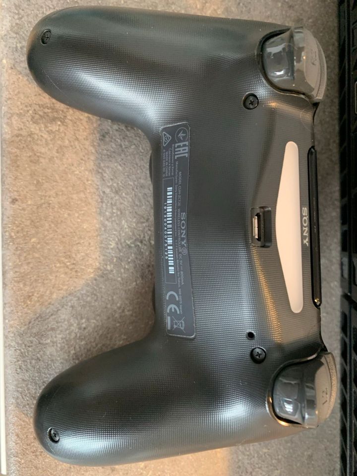 Sony PlayStation 4 500 GB [inkl. Wireless Controller] in München