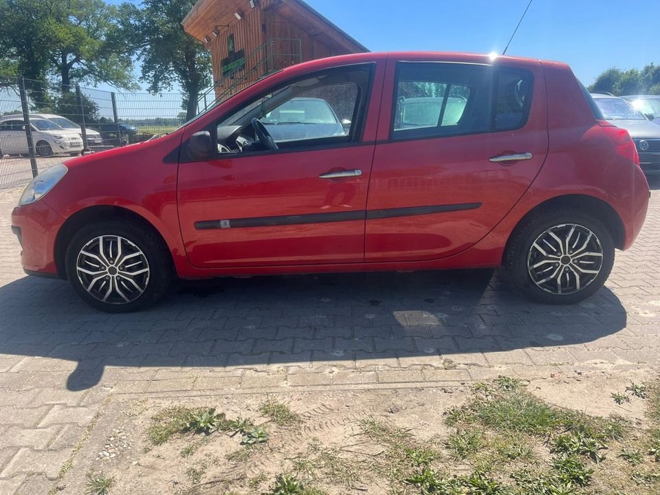 Renault Clio 1.2 TÜV 08/25 in Lüchow