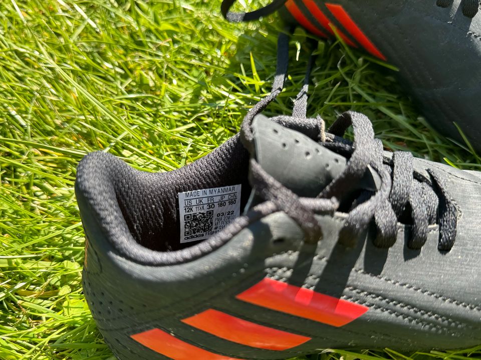 Fußballschuhe Adidas 30 in Zittau