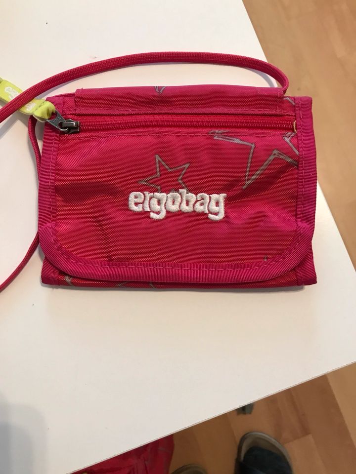 Ergobag Schulrucksack Schulranzen mit viel Zubehör in Köln