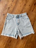 NEUWERTIG Shorts jeansshorts Hose kurz Hotpants gr.36 gr.S Nordrhein-Westfalen - Geseke Vorschau