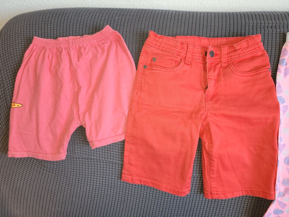 3 Teile Gr. 122/128 Shorts, Hosen, Mädchen Kleidung in Heilbronn