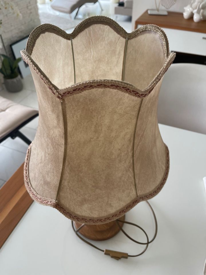 Lampe Höhe 55 cm mit Schalter (Leder) Top Zustand in Göttingen